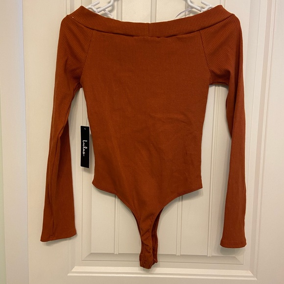 NWT Lulu’s Off the Shoulder Bodysuit - Picture 3 of 5